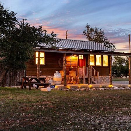 Rockin' R - Rustic Star Cabin เฟรเดอริกส์เบิร์ก ภายนอก รูปภาพ