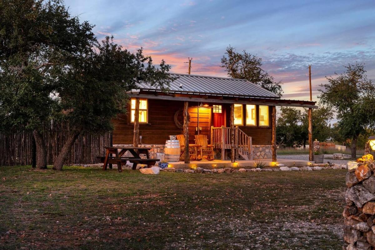 Rockin' R - Rustic Star Cabin เฟรเดอริกส์เบิร์ก ภายนอก รูปภาพ