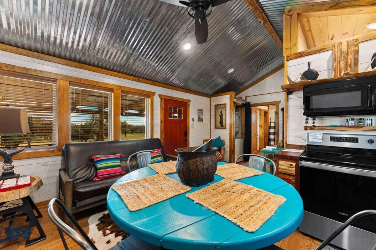 Rockin' R - Rustic Star Cabin เฟรเดอริกส์เบิร์ก ภายนอก รูปภาพ