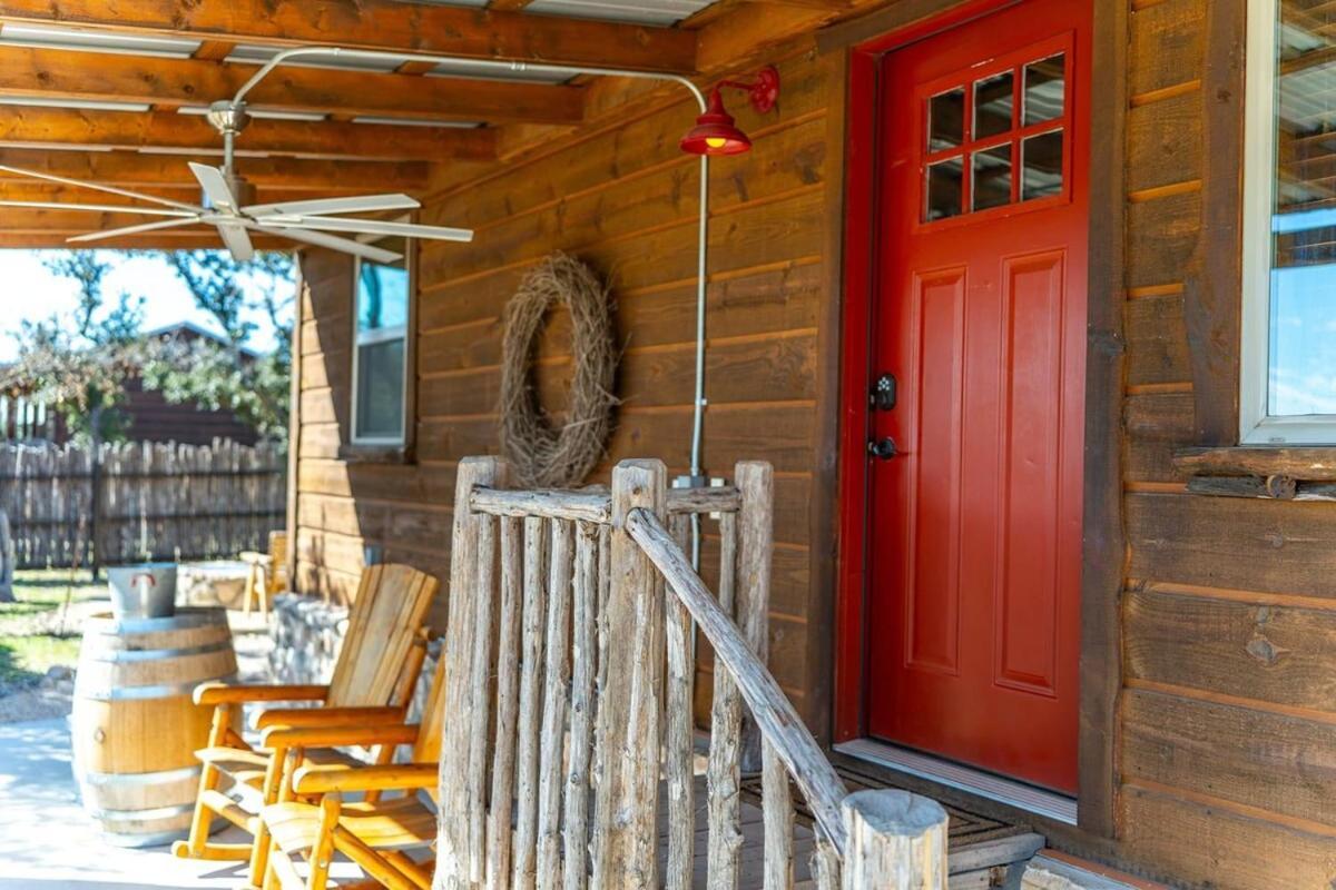 Rockin' R - Rustic Star Cabin เฟรเดอริกส์เบิร์ก ภายนอก รูปภาพ