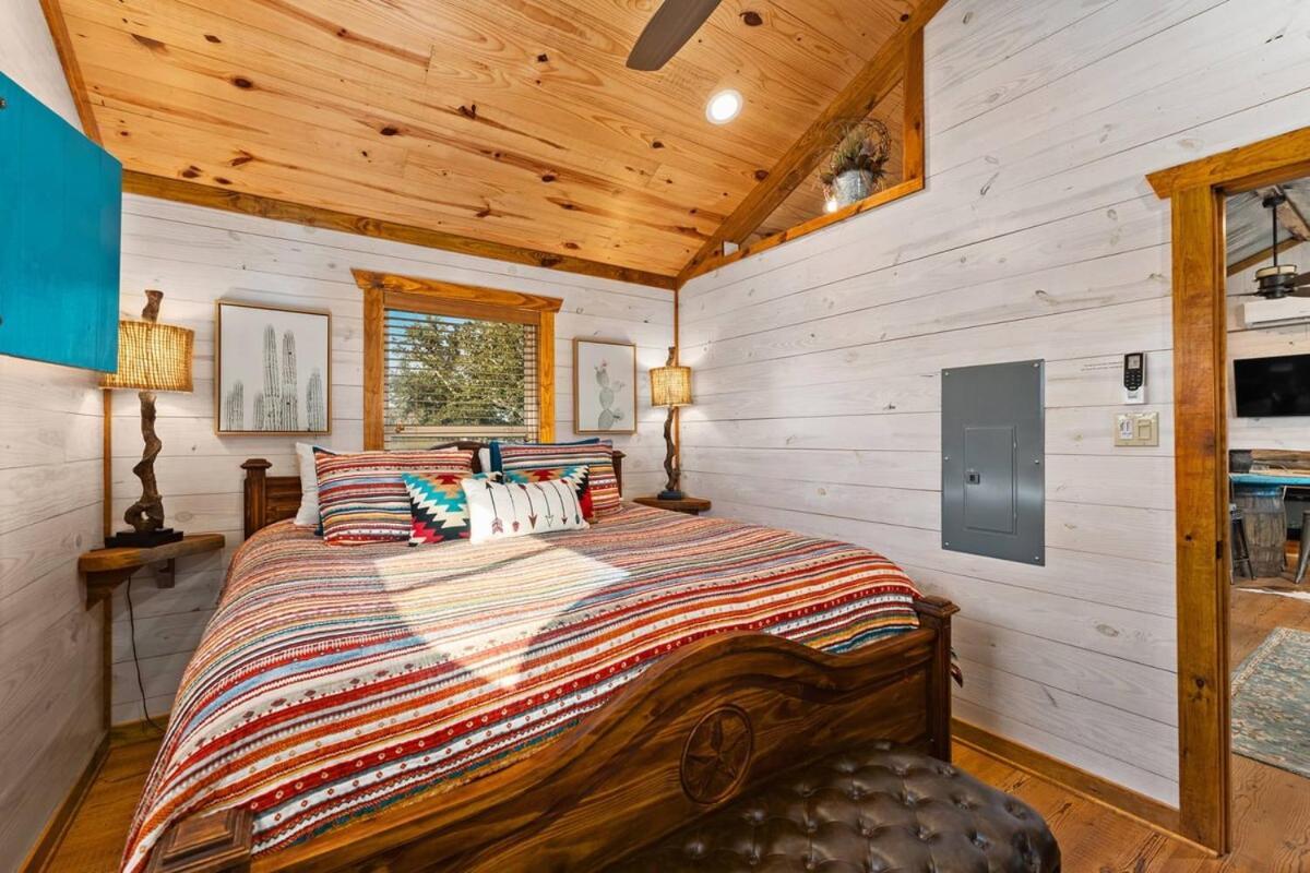 Rockin' R - Rustic Star Cabin เฟรเดอริกส์เบิร์ก ภายนอก รูปภาพ