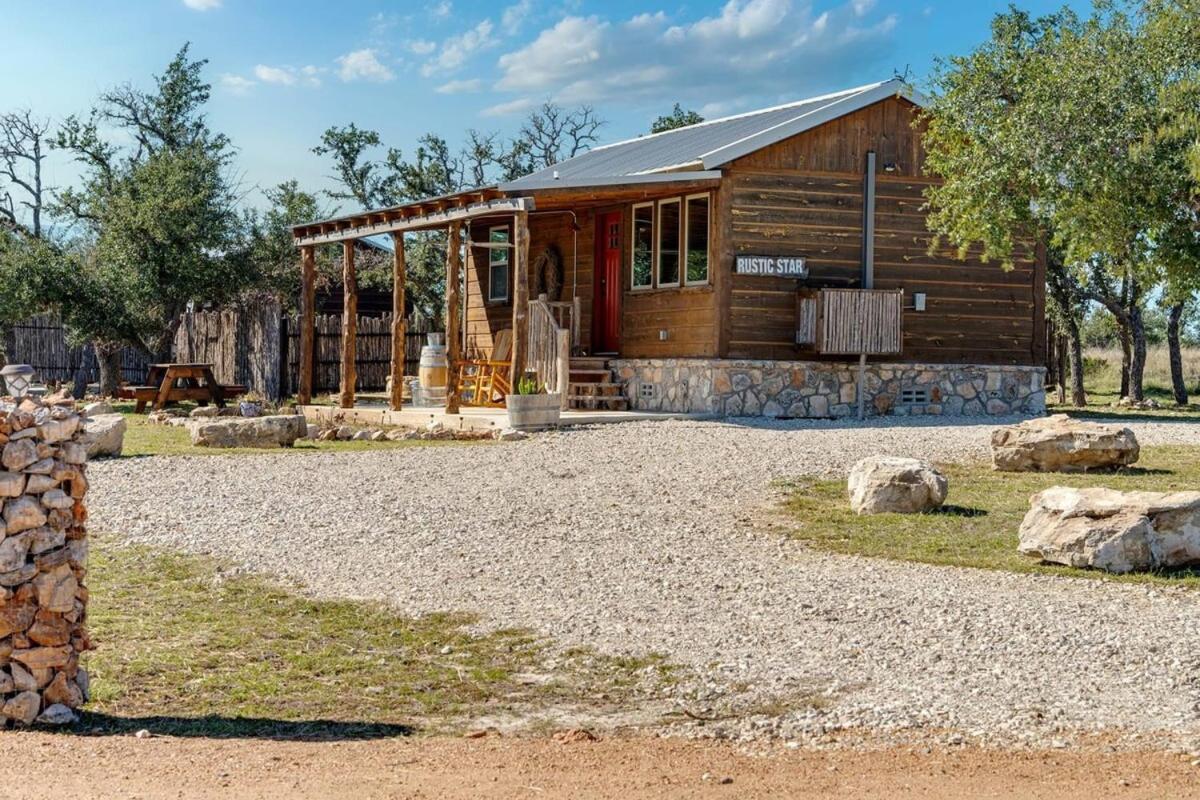 Rockin' R - Rustic Star Cabin เฟรเดอริกส์เบิร์ก ภายนอก รูปภาพ