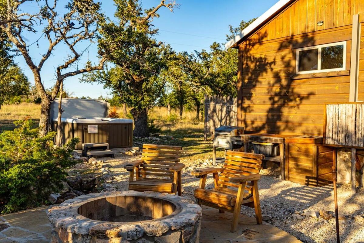 Rockin' R - Rustic Star Cabin เฟรเดอริกส์เบิร์ก ภายนอก รูปภาพ