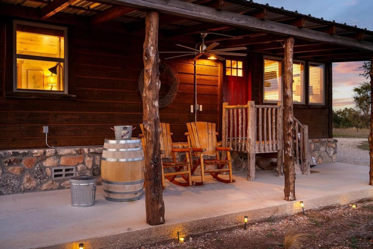 Rockin' R - Rustic Star Cabin เฟรเดอริกส์เบิร์ก ภายนอก รูปภาพ