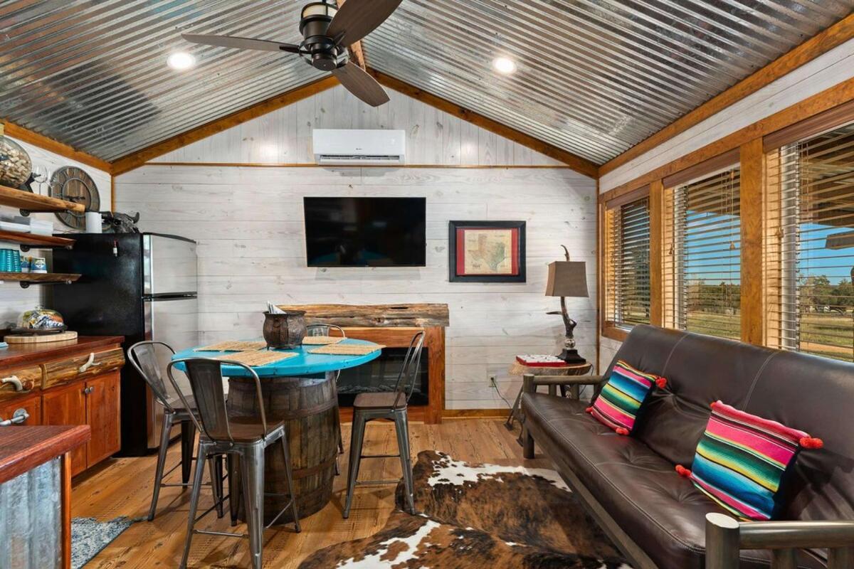 Rockin' R - Rustic Star Cabin เฟรเดอริกส์เบิร์ก ภายนอก รูปภาพ