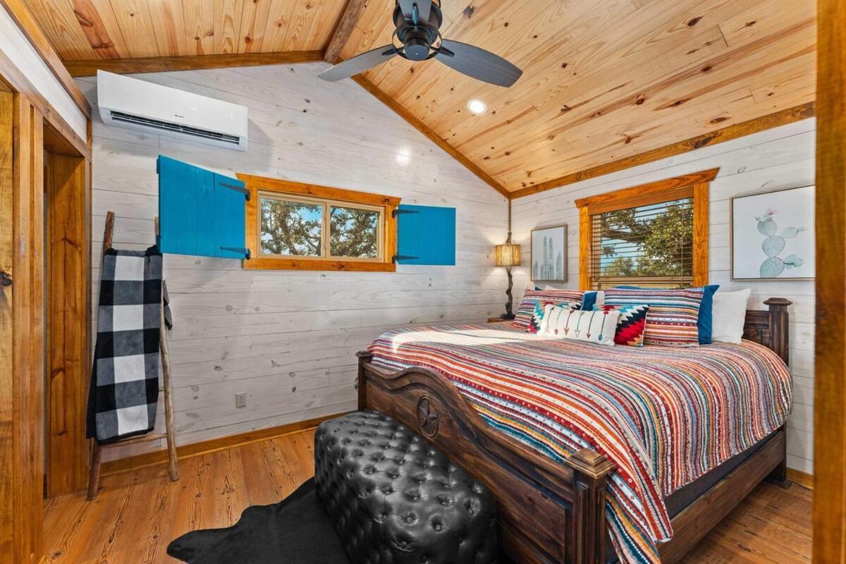 Rockin' R - Rustic Star Cabin เฟรเดอริกส์เบิร์ก ภายนอก รูปภาพ